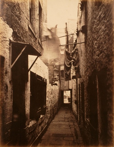 slum_in_glasgow,_1871